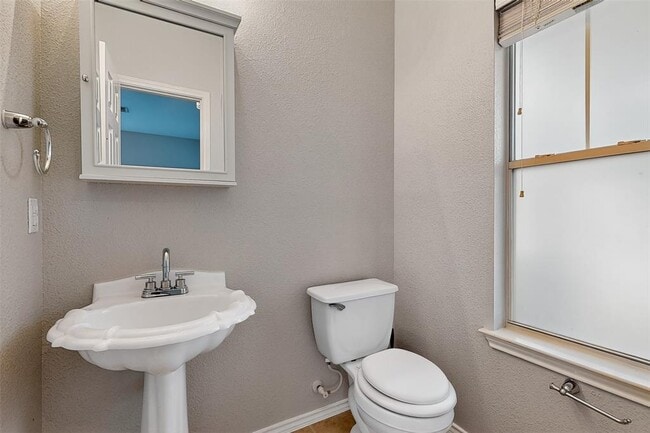 Building Photo - 319 Bandstand Ln