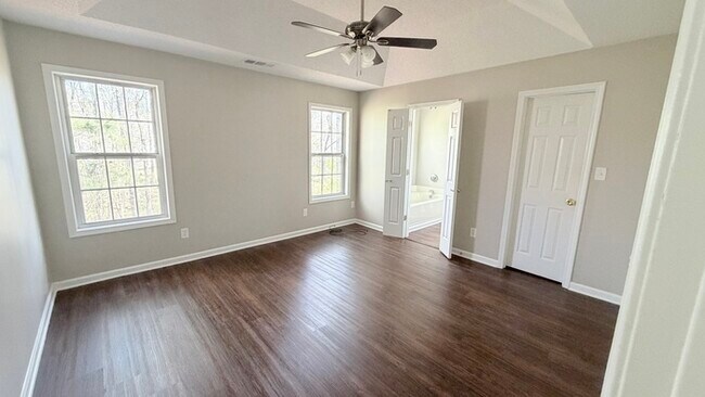 Building Photo - 4BR Home with High Ceilings & Main-Level Suite In Hillgrove District