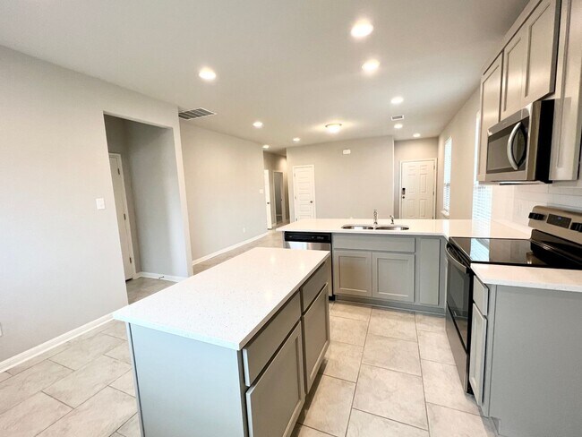 Building Photo - Home for lease