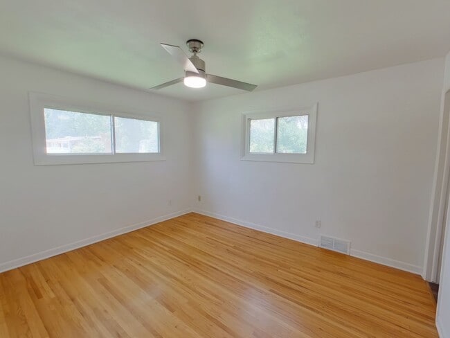 Building Photo - 2520 N Perry Ave