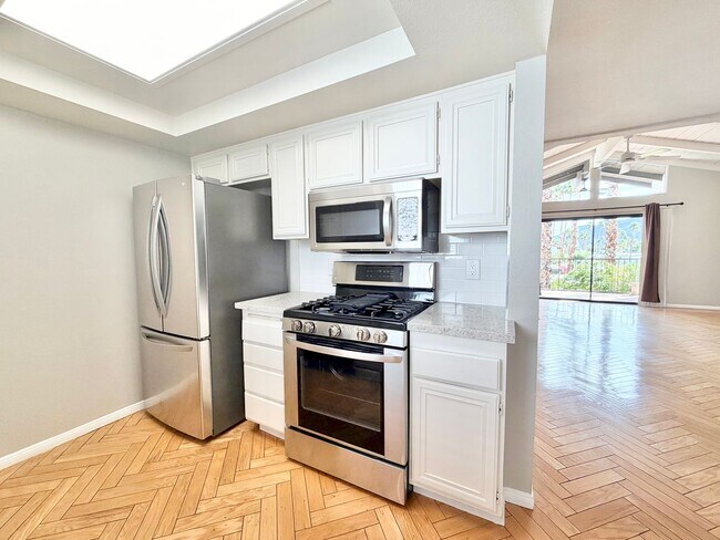Building Photo - AVAILABLE NOW!! 3 Bedroom 2 Bathroom Condo in Palm Springs! MOVE IN SPECIAL! 50% OFF ONE MONTHS RENT