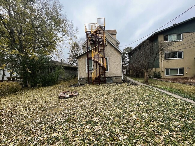 Building Photo - 1092 18th Ave SE