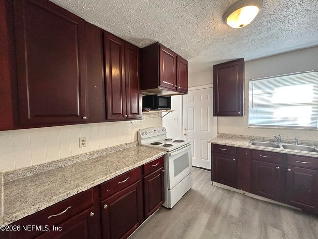 Building Photo - 10610 Lone Star Rd