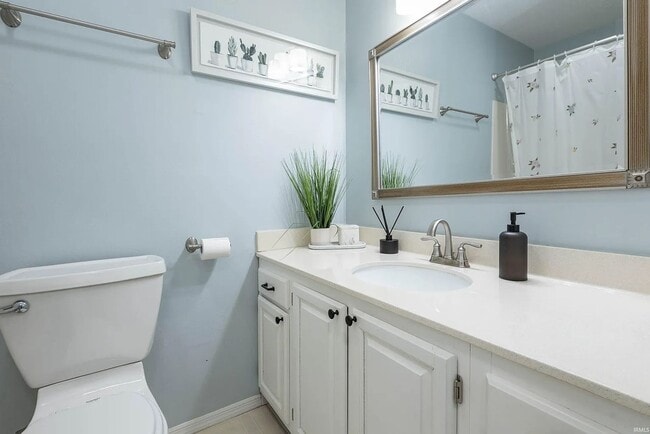 Building Photo - Available Now!  3BR 2BA Southside Neighborhood.
