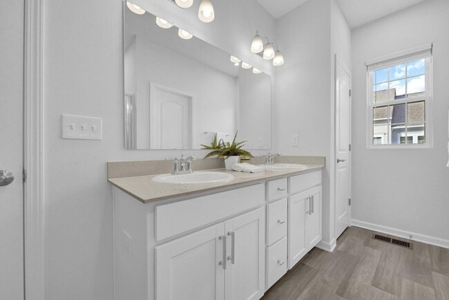 Building Photo - 4186 McCune Ave