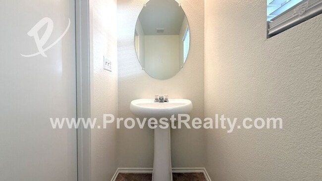 Building Photo - 9640 Peridot Ave