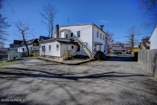 Building Photo - 14 Main St