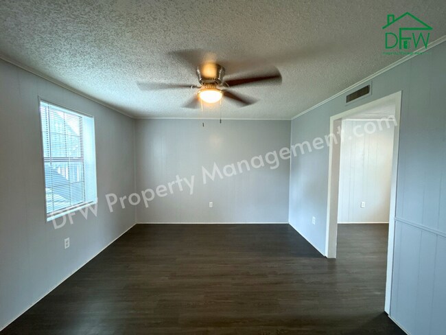 Building Photo - 1603 Voirin Rd