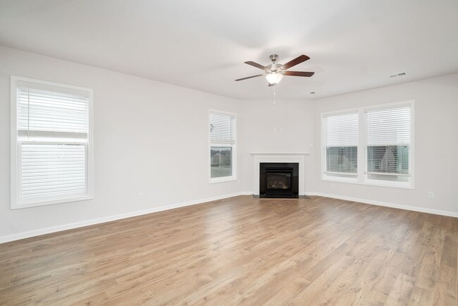Building Photo - 775 Justify Lp