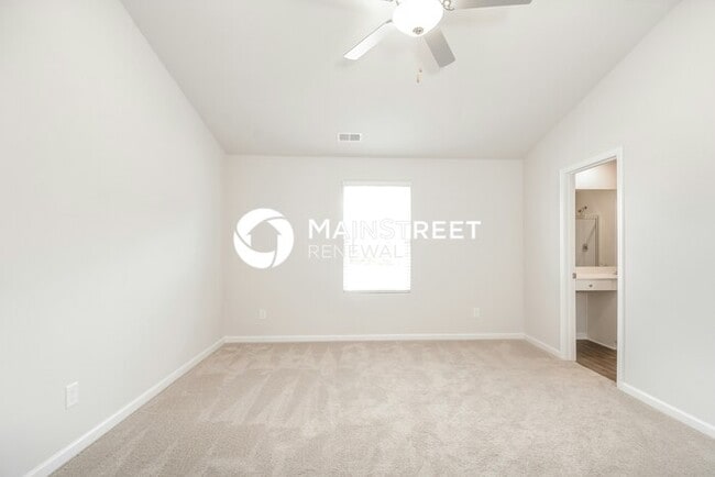 Building Photo - 3 Bedroom Pet-Friendly Home in Zebulon, NC with Main Street Renewal