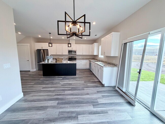 Building Photo - 7212 Shaver Dr