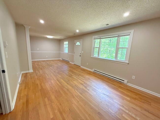 Building Photo - 37 Carriage Dr