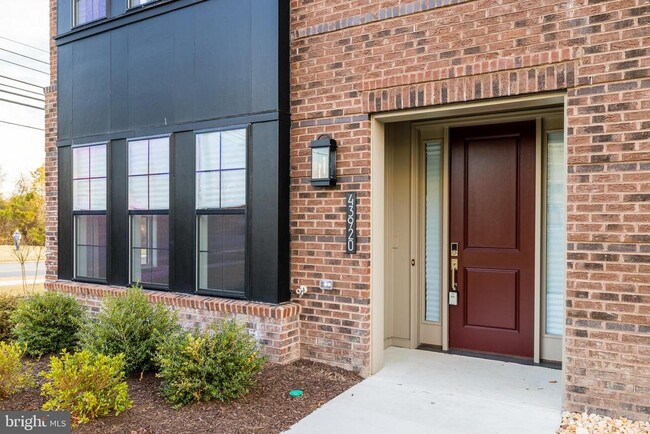 Building Photo - 43920 Ludwell Farm Square