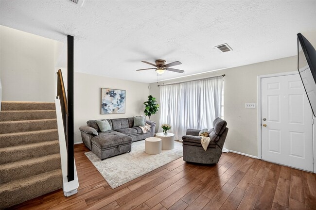 Building Photo - 6975 Chasewood Dr