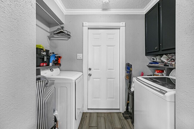 Building Photo - 12714 Huntington Field Dr