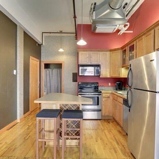 Building Photo - 523 Jackson St