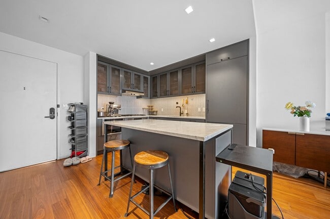 Building Photo - 2 Shore Ln