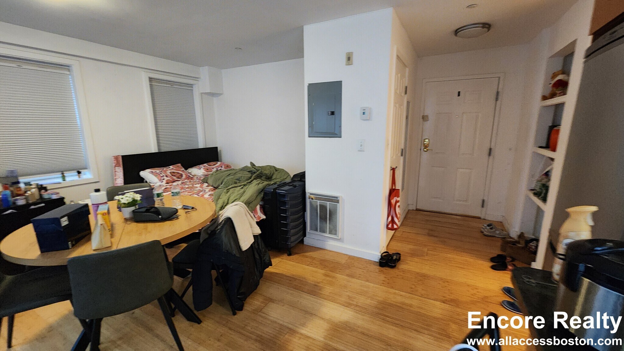 Building Photo - 462 Park Dr