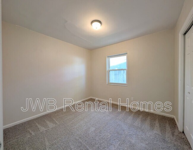 Building Photo - 3228 Myra St