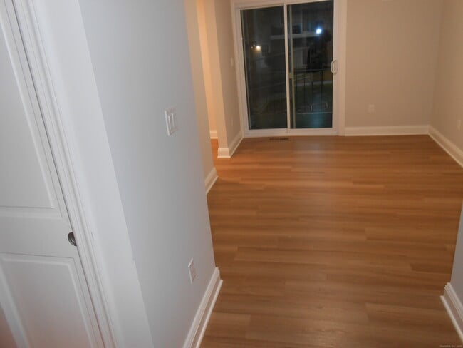 Building Photo - 50 Greenhouse Rd