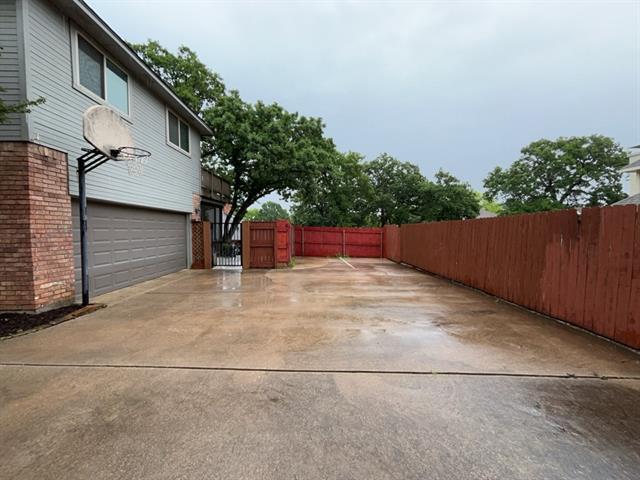Building Photo - 3909 Meadow Dr