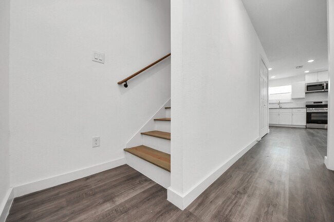 Building Photo - 8125 Laura Koppe Rd