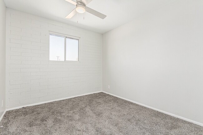 Building Photo - 4641 S 17th Pl
