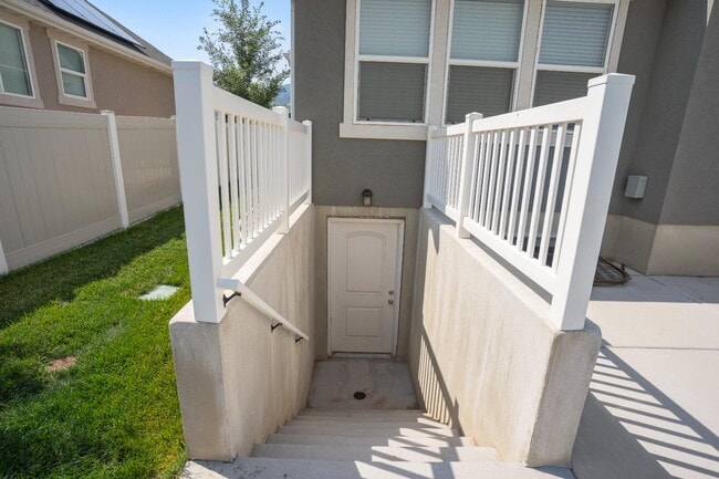 Building Photo - 2289 E 430 S
