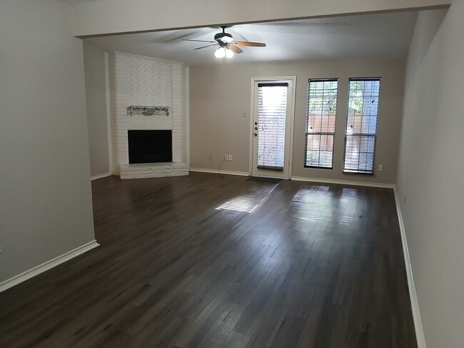 Building Photo - 3202 Foxboro Dr