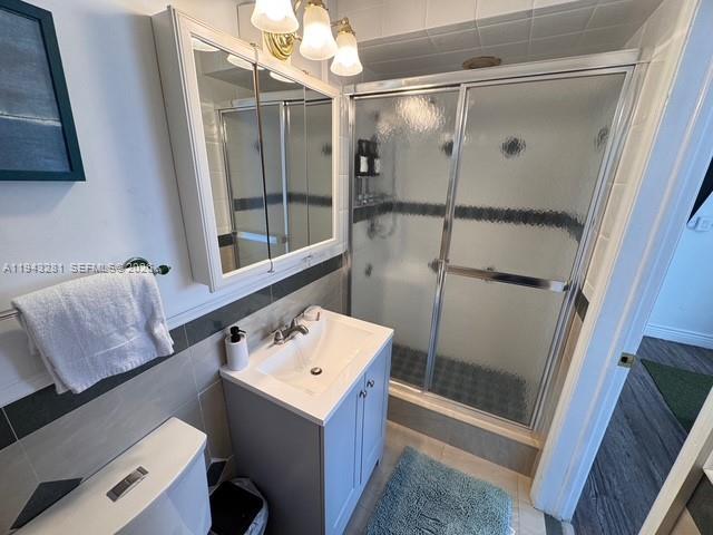 Building Photo - 2101 NE 25th St