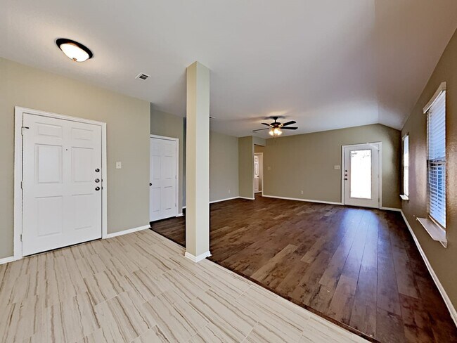 Building Photo - 2308 Arrowhead Dr