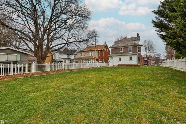 Building Photo - 67 W Laurel St