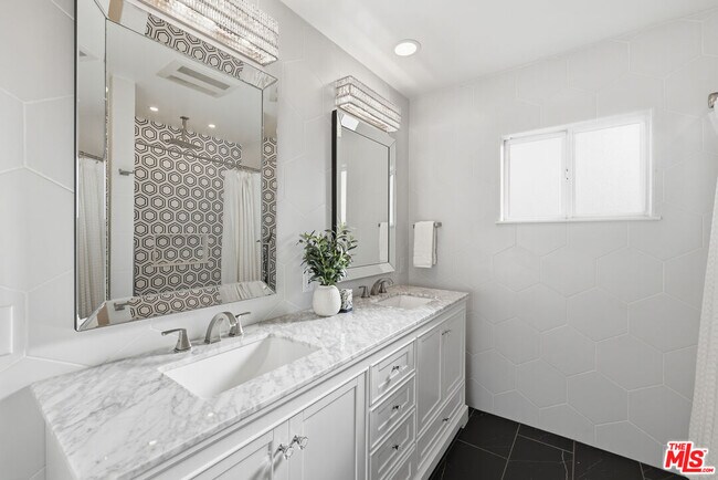 Building Photo - 5507 Bluebell Ave