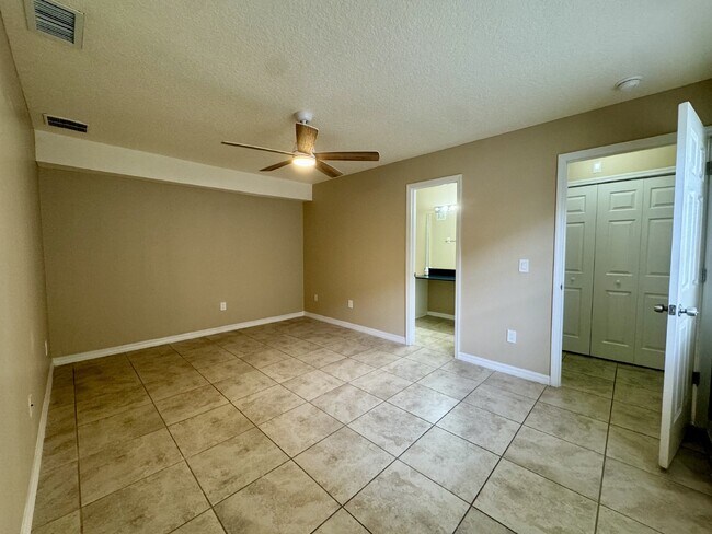 Building Photo - 1-Bedroom Apartment in Davenport