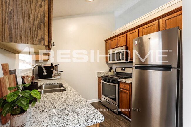 Building Photo - 125 W Village Ct