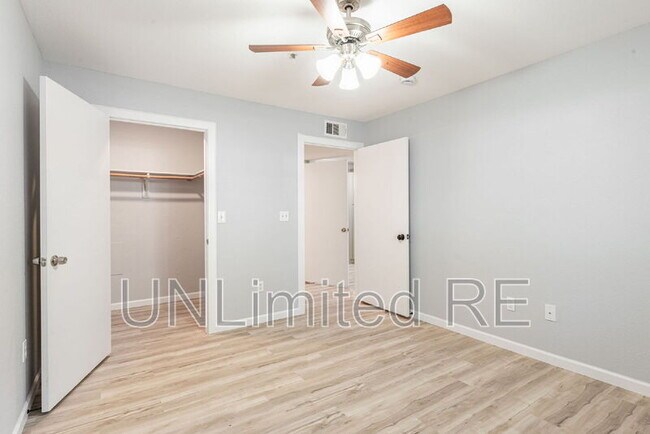 Building Photo - 1385 W University Ave