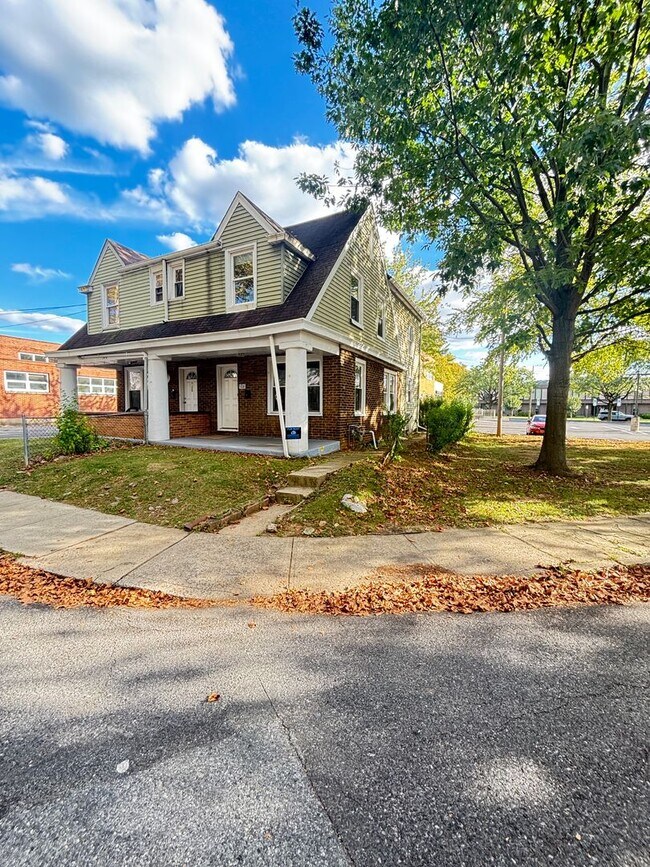 Building Photo - 3 Br 1 Bath Twin Home available in Bethlehem