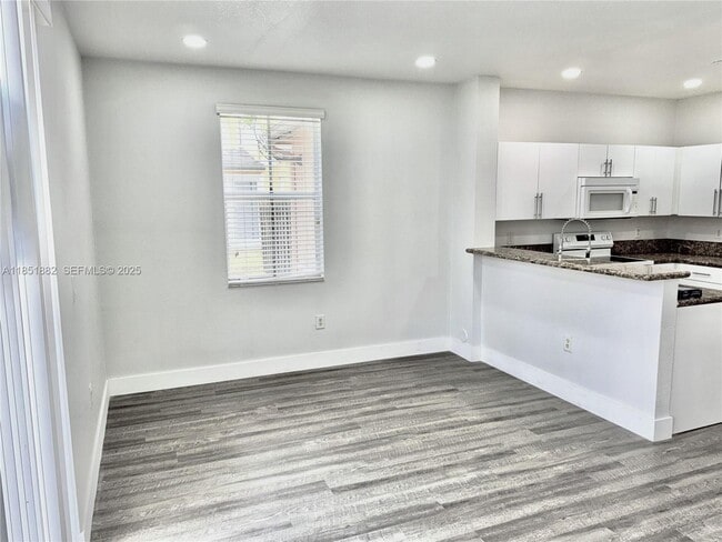 Building Photo - 2933 SE 2nd Dr