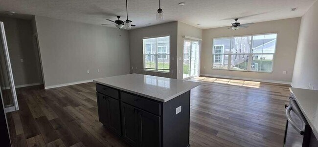 Building Photo - 566 Rochdale Run