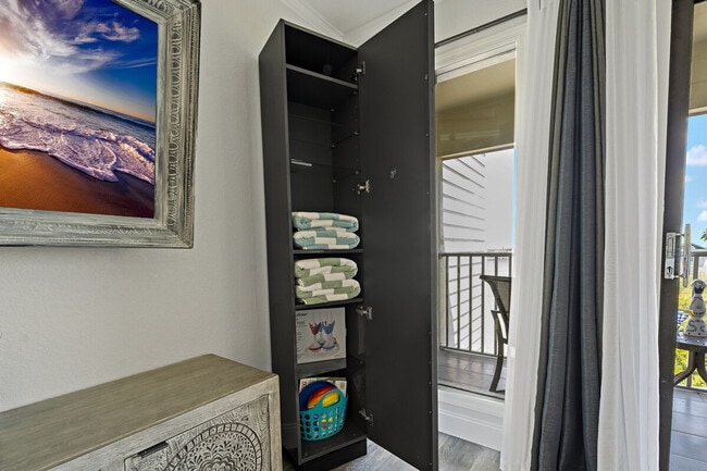 Building Photo - 2502 N Rocky Point Dr