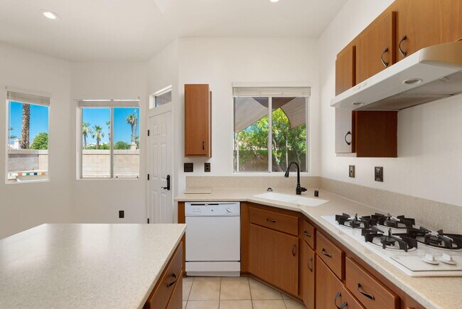 Building Photo - 45160 Debbie Dr
