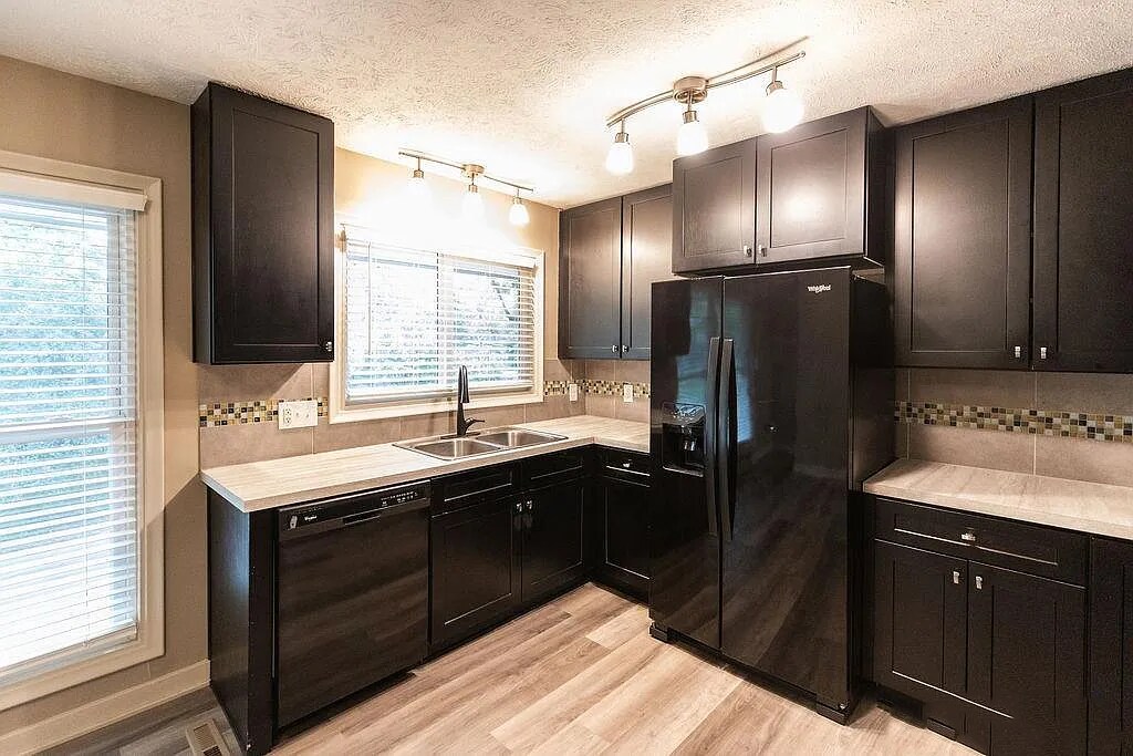 Building Photo - 2535 Saint Thomas Dr