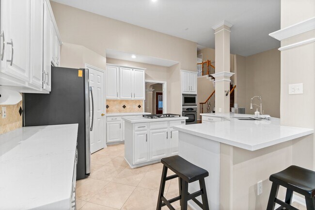 Building Photo - 83 Terraglen Dr
