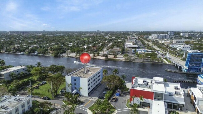 Building Photo - 105 S Riverside Dr