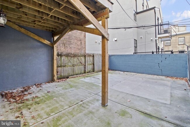 Building Photo - 418 S 15th St