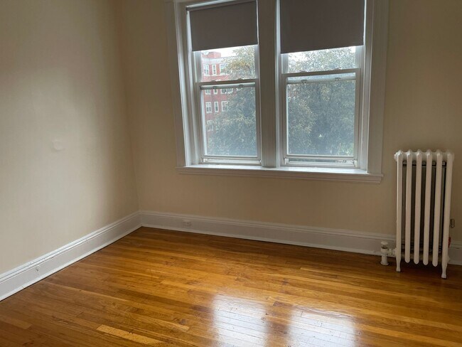 Building Photo - Brighton Near St Es Hospital and T stop 3rd  Floor Super sunny spacious 2 bed Nice Place! FREE MONTH