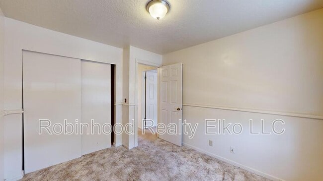 Building Photo - 2316 Sierra Dr