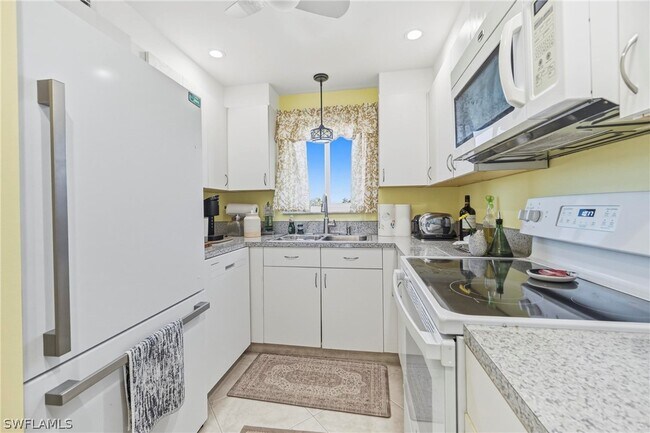 Building Photo - 1010 Manatee Rd