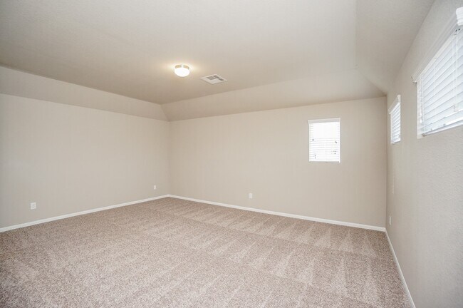 Building Photo - 5463 Grand View Dr