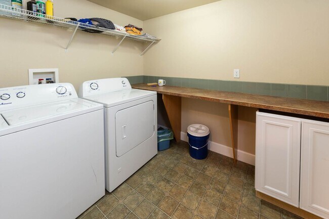 Building Photo - 2158 SW 36th Ct